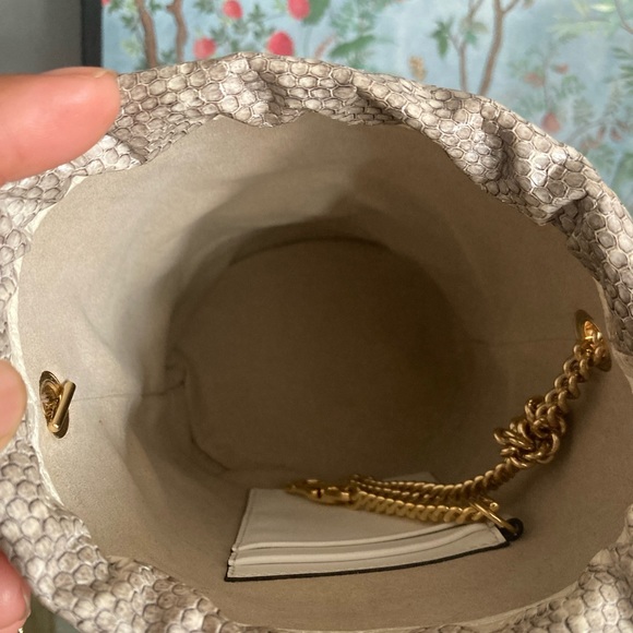 Gucci Zuni snakeskin mini bucket bag. - Picture 6 of 7